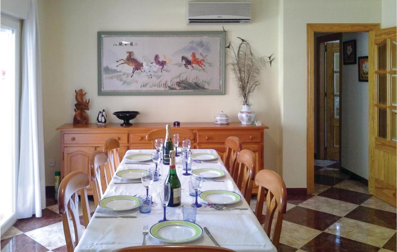 Awesome Home In Portman With Kitchen Экстерьер фото